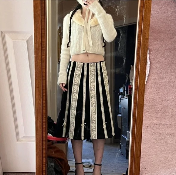 ANTHROPOLOGIE Vintage ODILLE Black Lace Retro Skirt Sz 2 - Picture 1 of 6